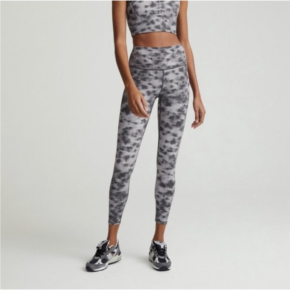 VARLEY EVEREVE Let's Go Legging in Concrete Leaf Color